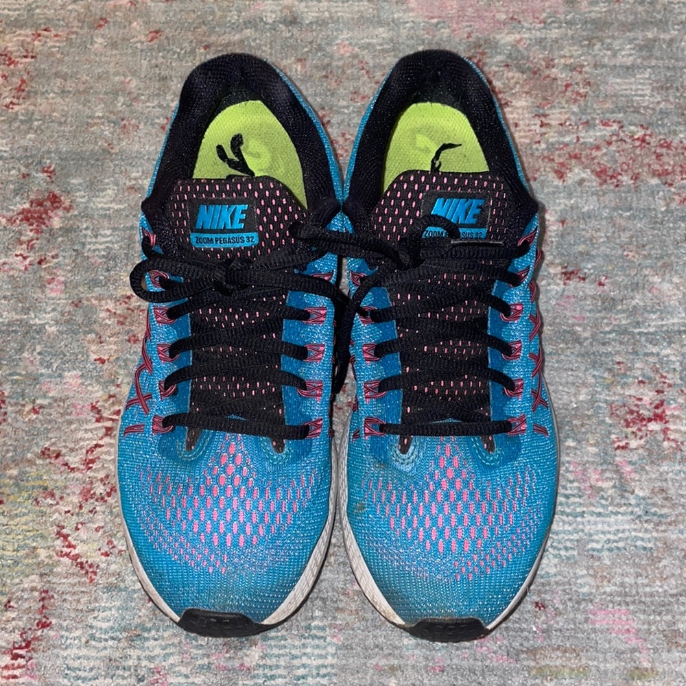 PreL💗ved Women’s Nike Zoom Pegasus 32 - size 8.5